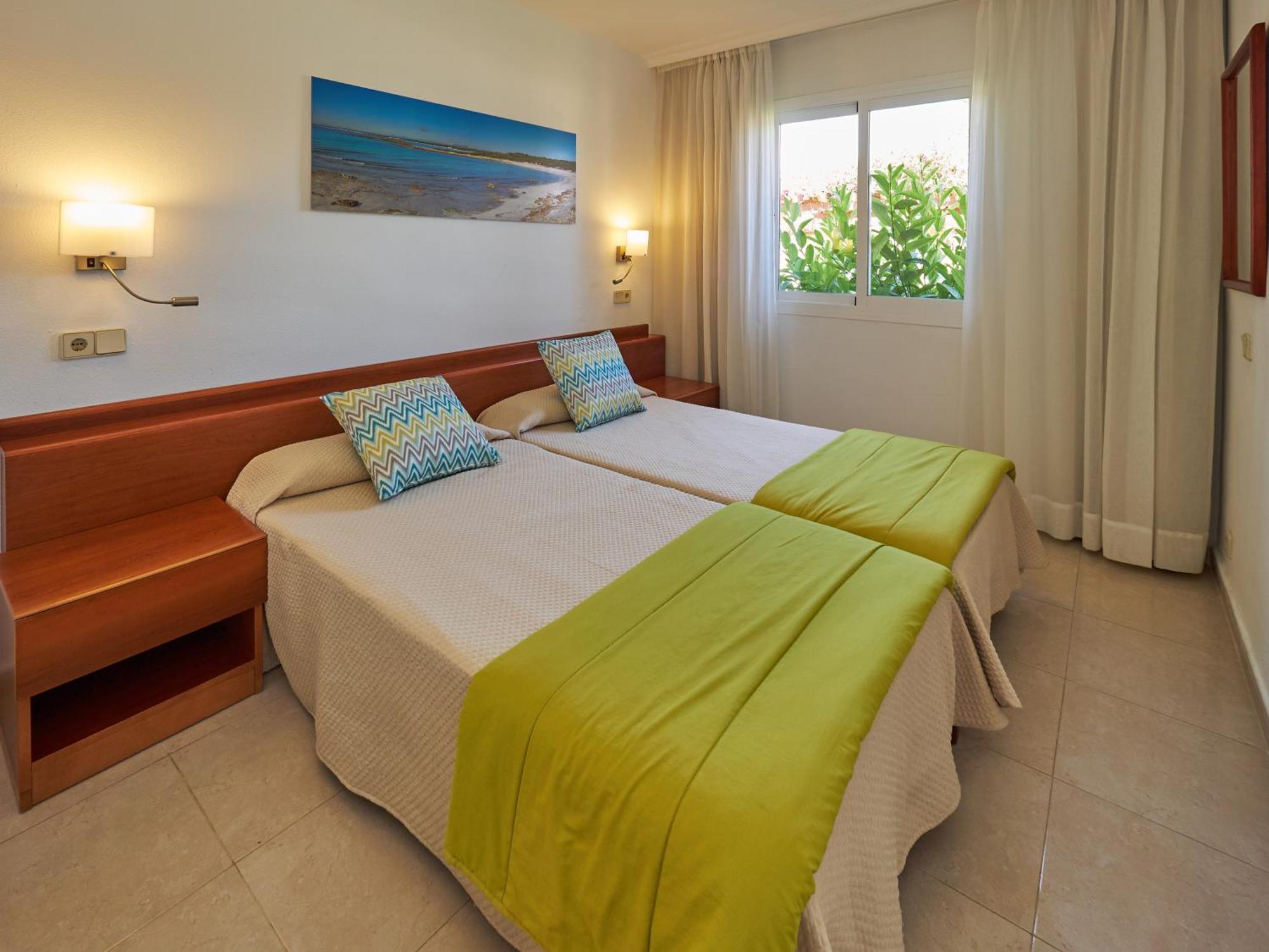 Aparthotel Ciudad Laurel Кала Милор Екстериор снимка