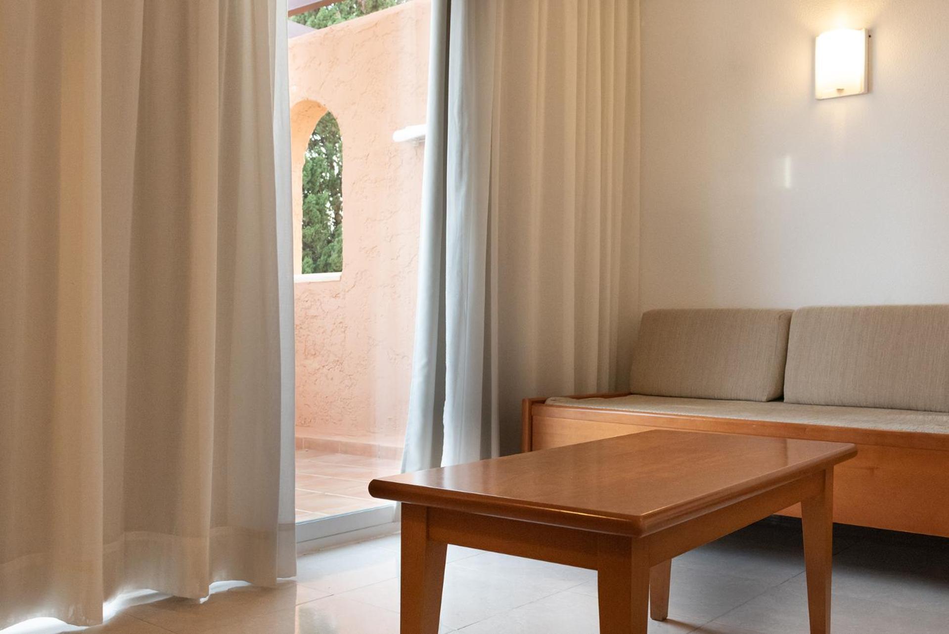 Aparthotel Ciudad Laurel Кала Милор Екстериор снимка